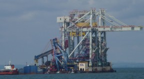 Offshore Crane Image 1